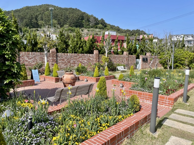 잘-가꾸어진-외도널서리-정원