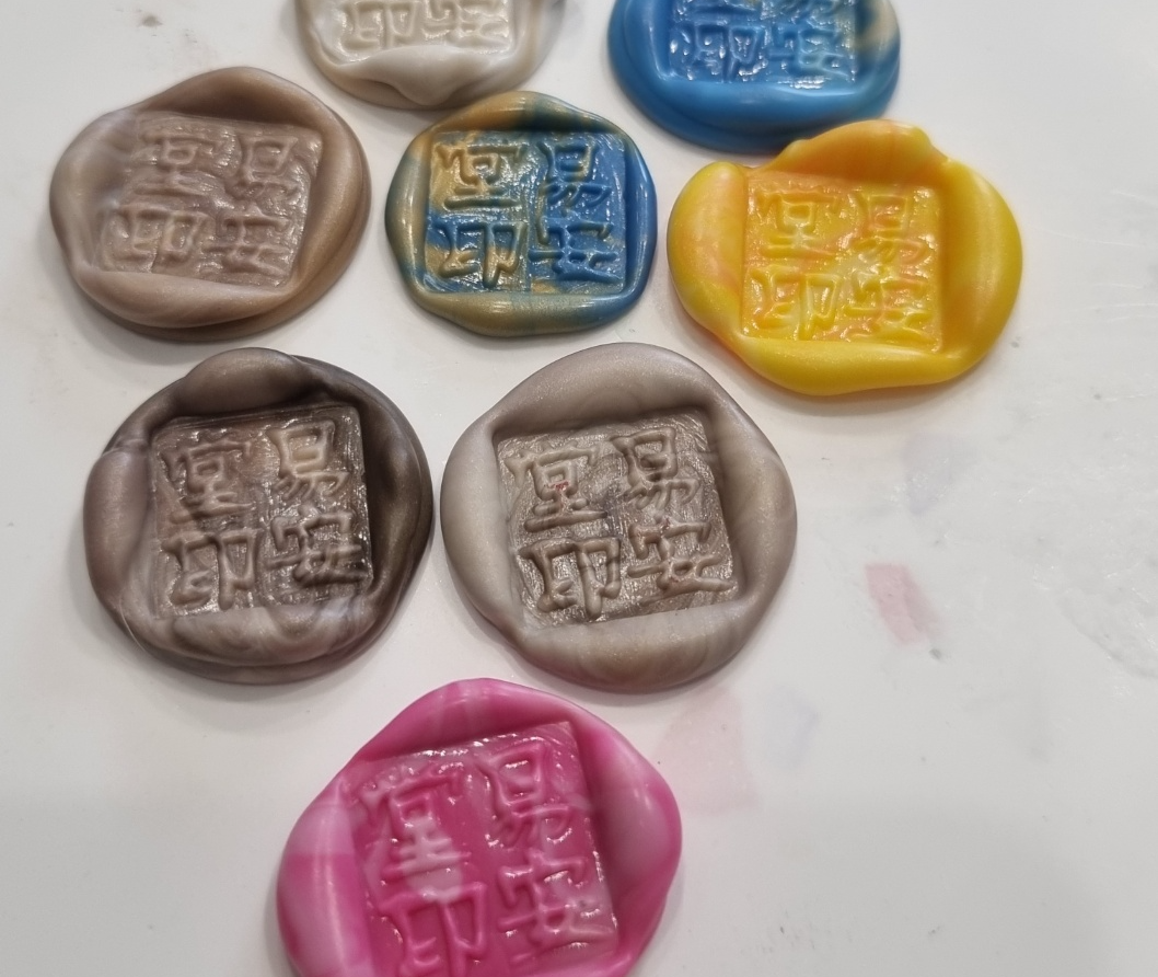 여러색깔의 씰링왁스 / by Sa-ha