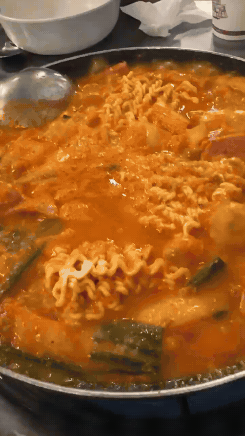 마곡 경아식당 햄폭탄부대찌개와 야끼만두무침