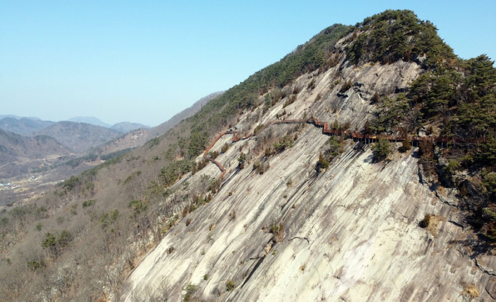 순창 용궐산 하늘길 - 국내 유일, 우리나라 최고의 수직 절벽 잔도!