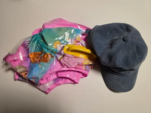 제주 에코랜드 호텔 수영장 규정에 맞춘 튜브와 수영모자 아쿠아슈즈 준비물