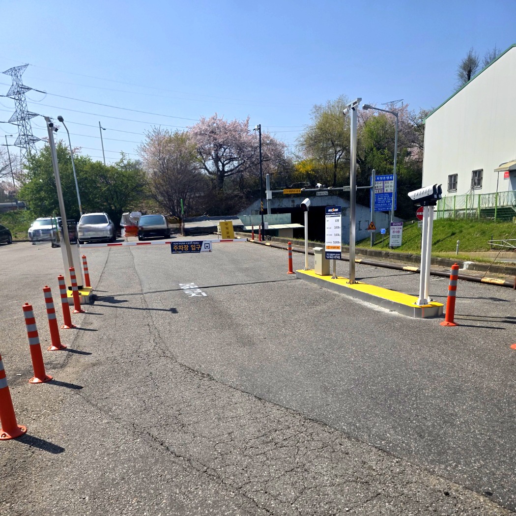 나이스파크의-무인-주차장입니다.