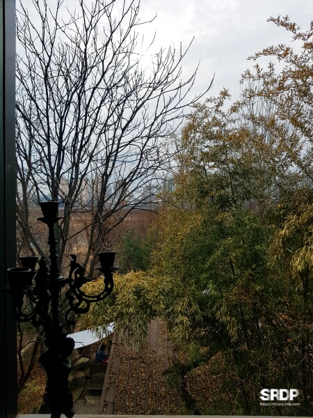 미사장-하남-미사-카페-숲속-카페-샹들리에-포토존