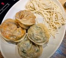 만두-칼국수사리