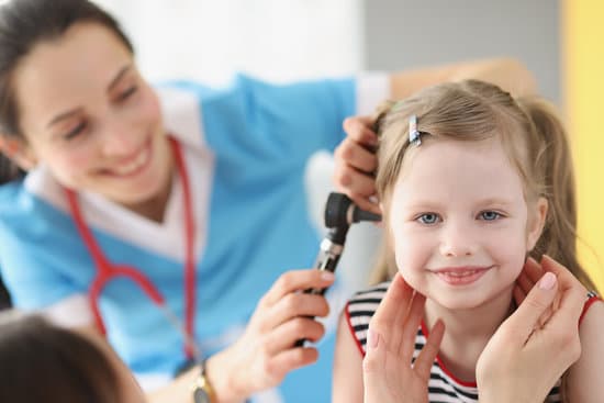 중이염(Otitis Media): 정의, 원인, 증상 및 치료