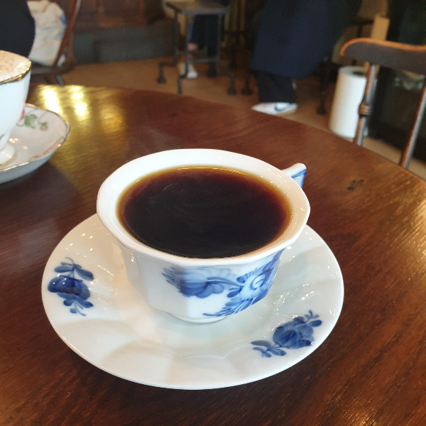 망원 카페 커피 하우스 마이샤: 부드러운 강배전 커피를 즐길 수 있는 곳_핸드 드립