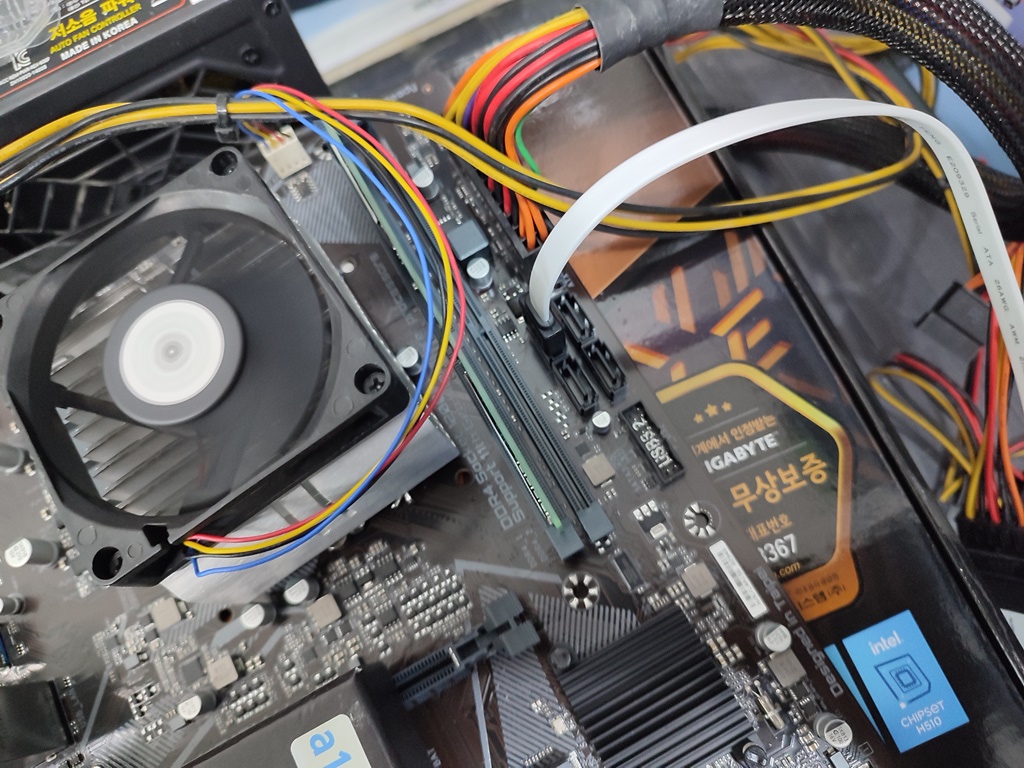 다른 사타 포트에서 SSD가 정상적으로 인식되는 걸 확인할 수 있습니다.