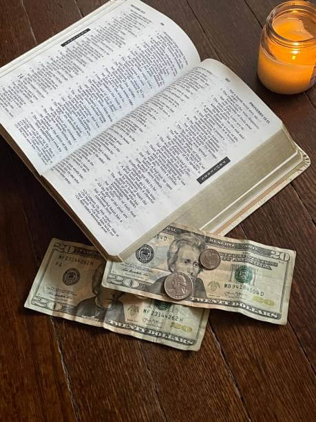 성경에 나타난 경제관념 성경에 나타난 경제관념에 앞서서 돈(화폐)의 탄생 및 돈에 대한 철학자들과 종교들의 시각