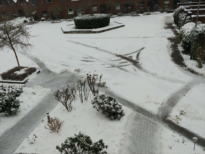 집 앞 눈 치우기