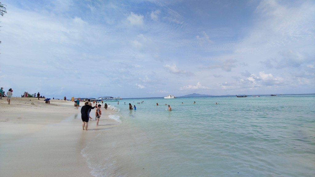 대나무섬 해변과 에메랄드빛 바다 풍경