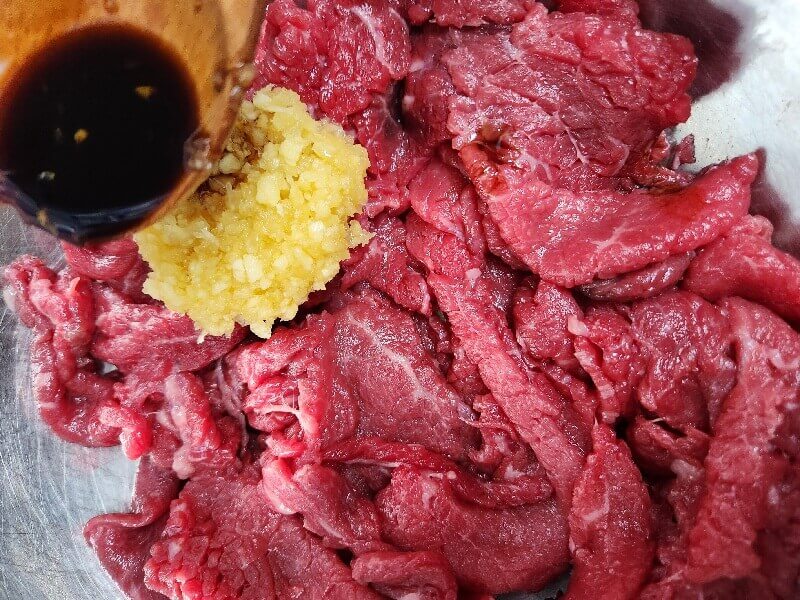 고기에 간장 넣기