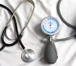 귀에서 삐소리가 나는 이유 이명 원인 대처법