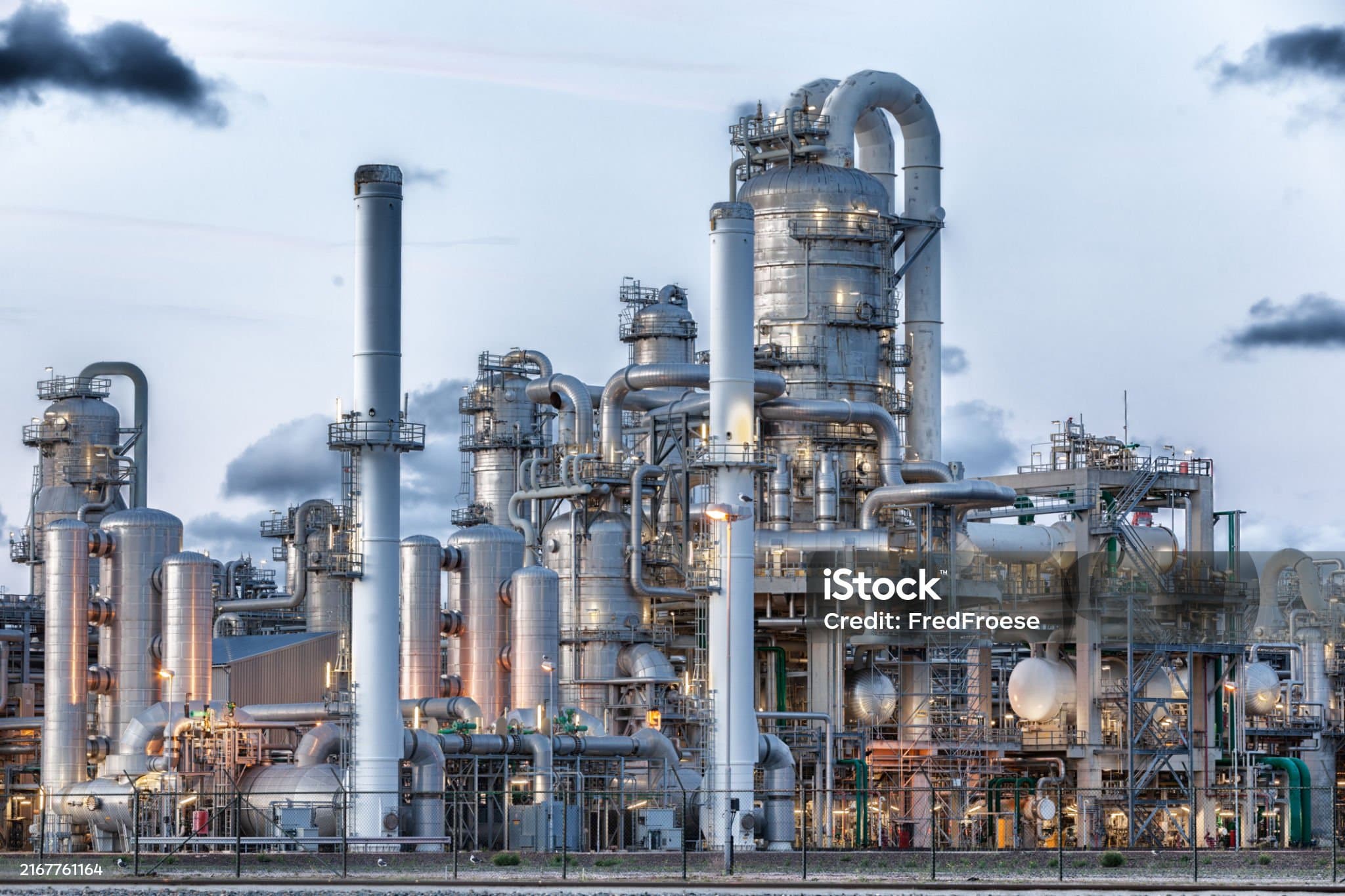 산업계의 딜레마: 미세플라스틱 줄이기 vs 생산 효율