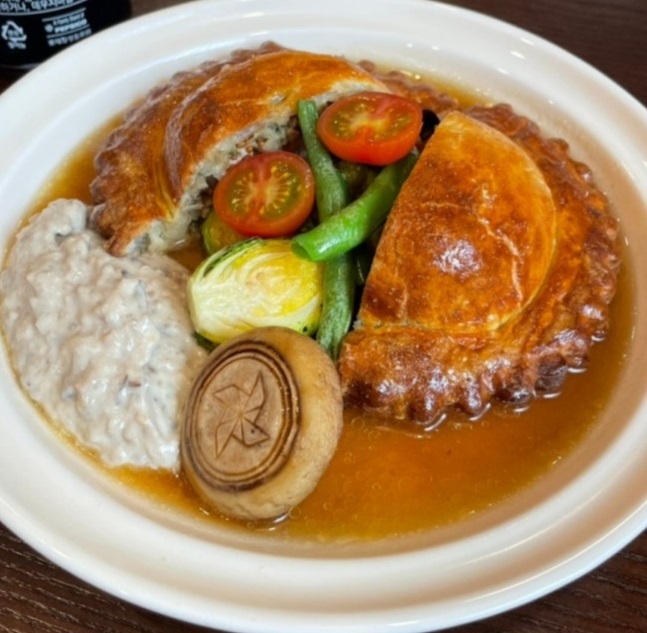 동네한바퀴-수원-비프웰링턴-UFO웰링턴