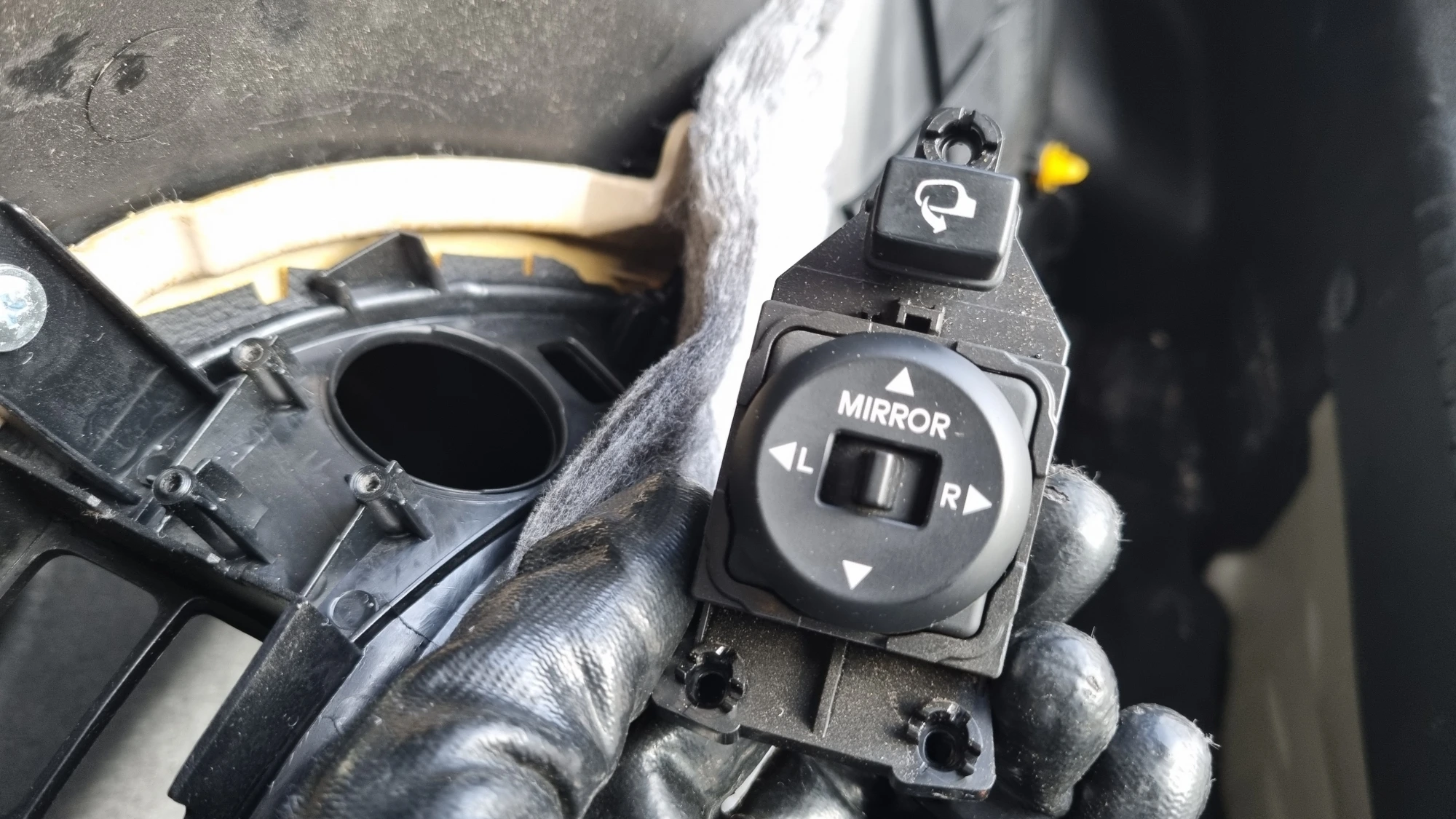 모닝 사이드미러 조절 버튼