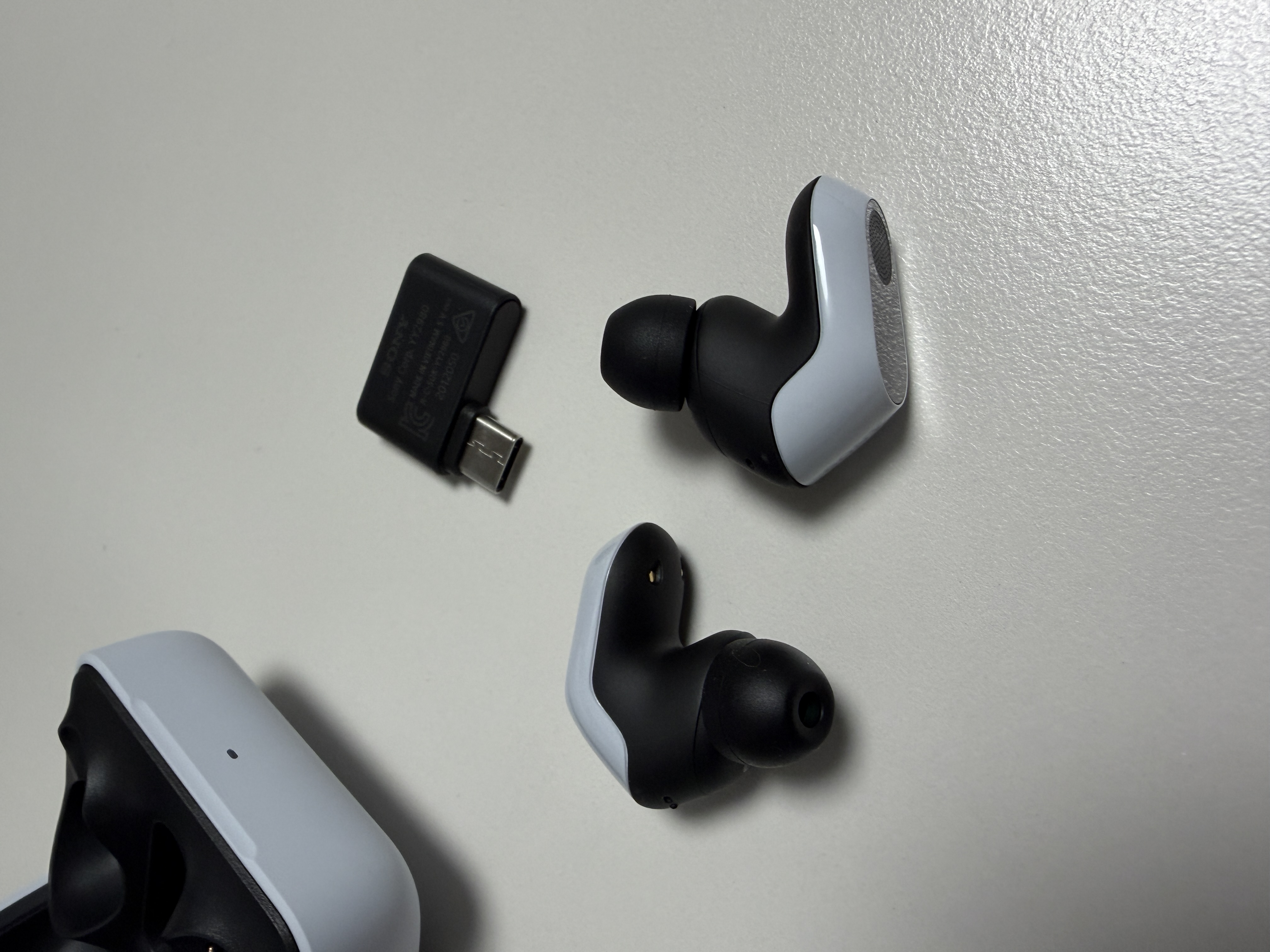 소니 INZONE Buds 착용 및 외형 사진