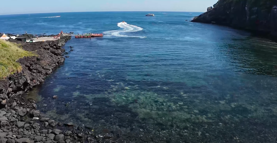 검은모레(검멀레) 해수욕장 &amp;#44; 물이 맑아서 정말 아름답고 멋진 해수욕장 입니다.