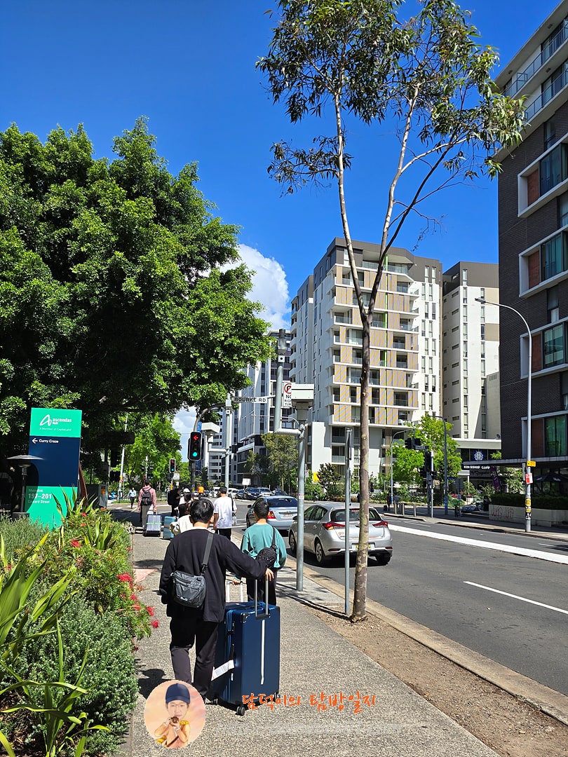 Mascot Station, Coward St, Stand B