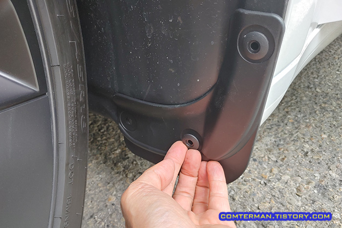 테슬라 모델3 하이랜드 운전석 전면 머드가드 설치