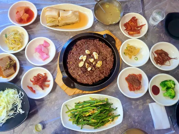 토요일은 밥이좋아 역대급 국물맛 곰탕, 한우 떡갈비, 가마솥밥 맛있는 식당 군산 맛집 추천 토밥즈 방송정보