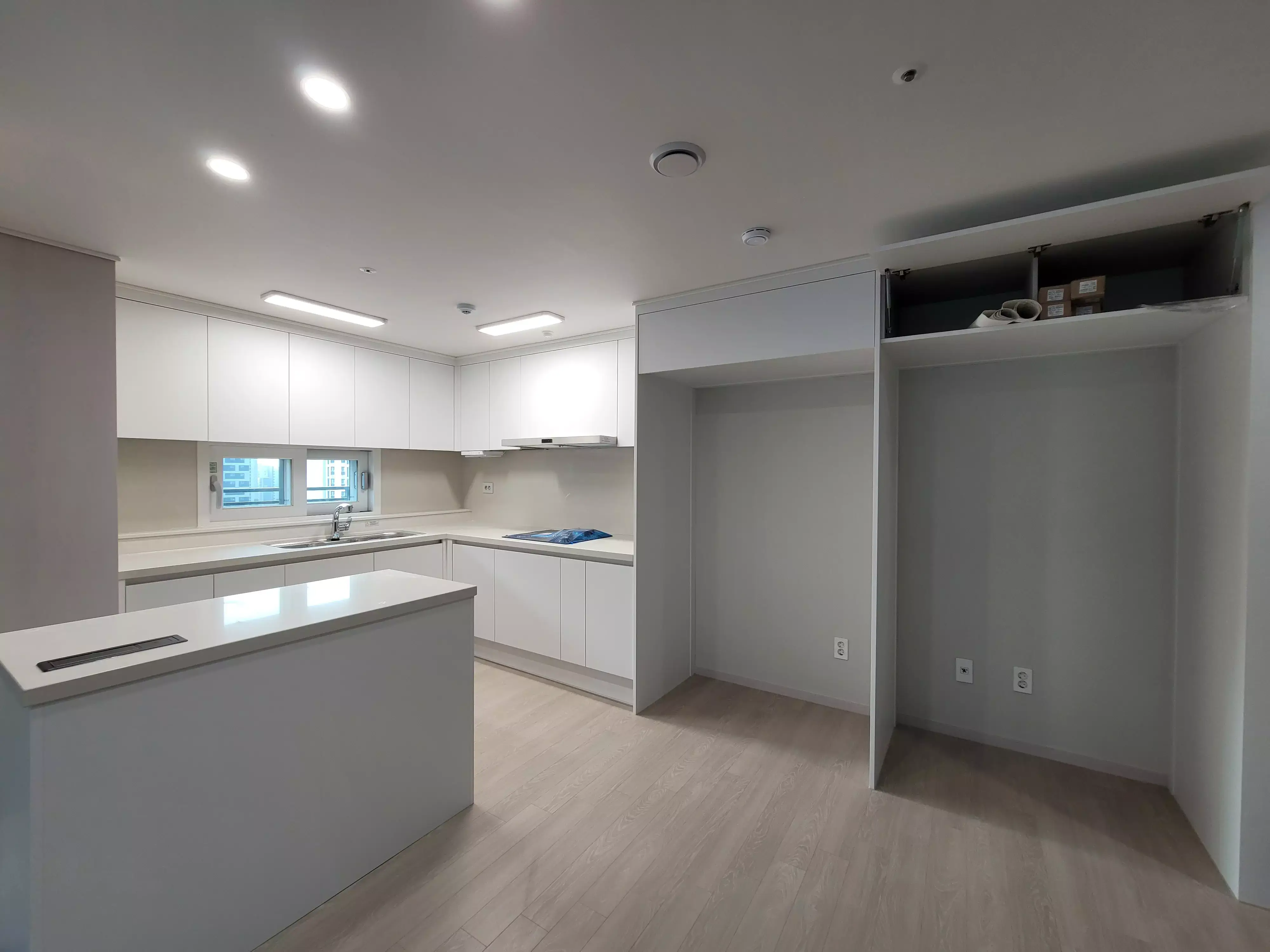 타워형 구조 아파트 주방