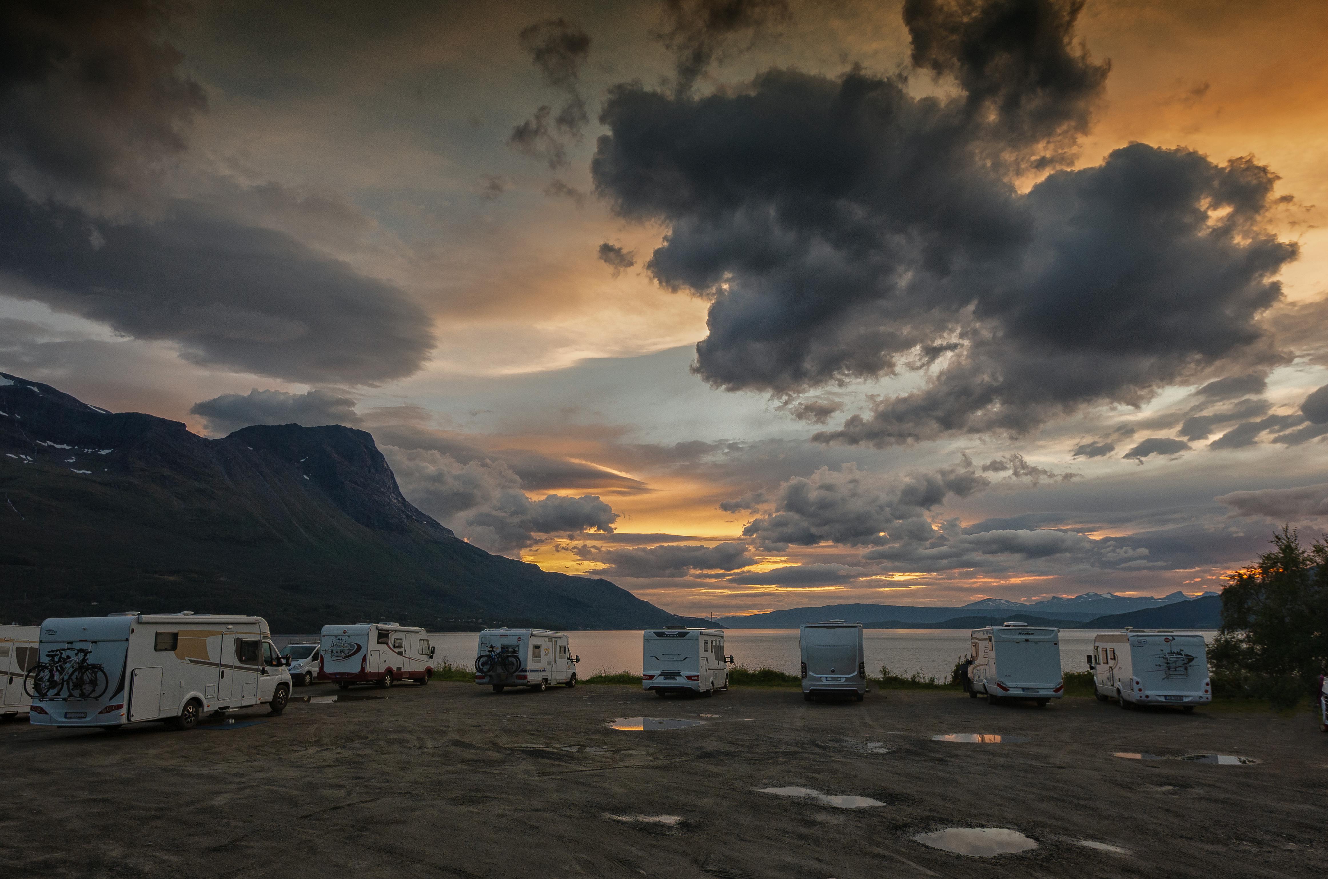 차박 트렌드! 레저용 자동차 제대로 활용하기 (SUV, 캠핑카, 밴라이프) 관련 사진