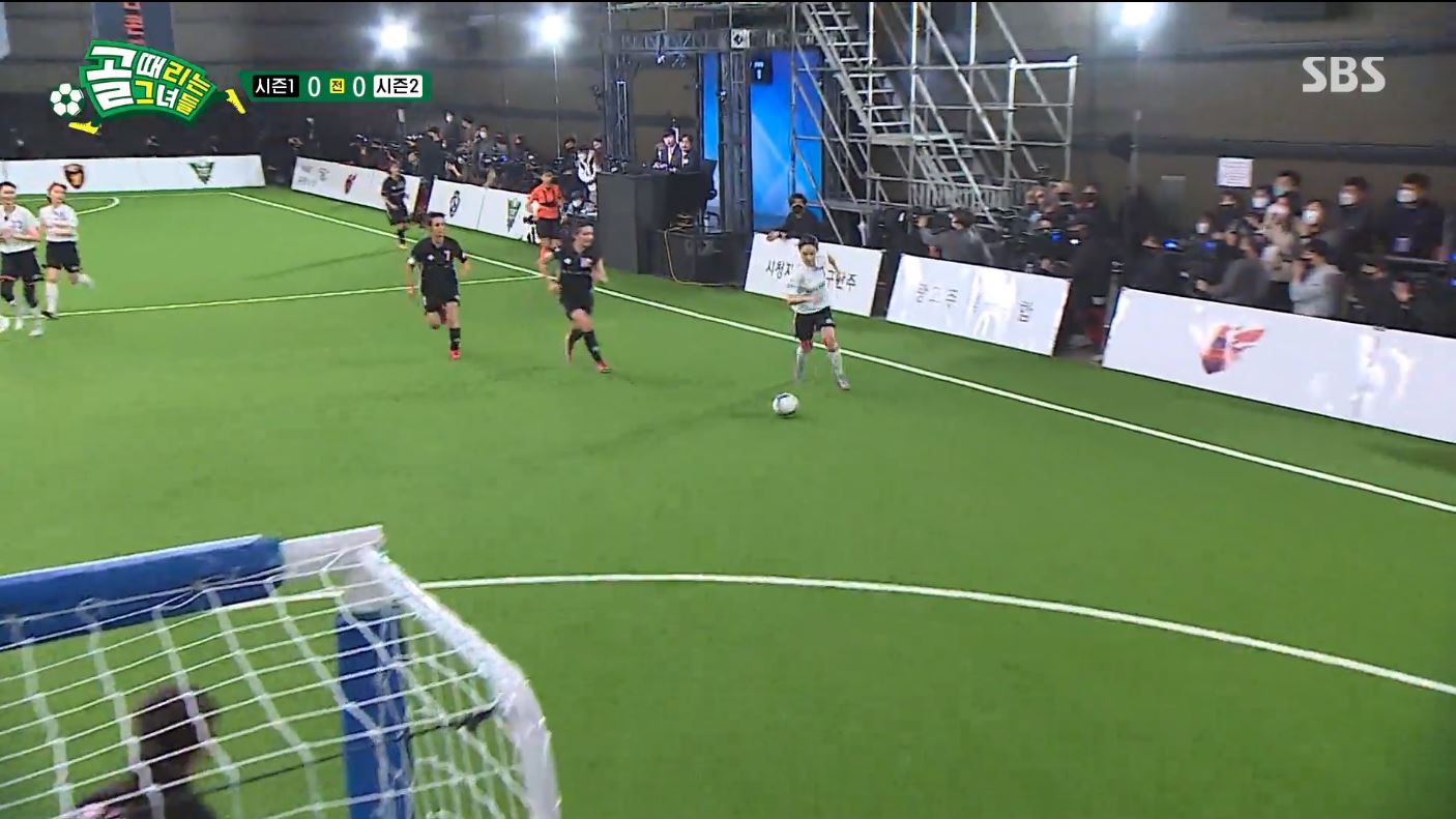 골대를 향하는 송소희