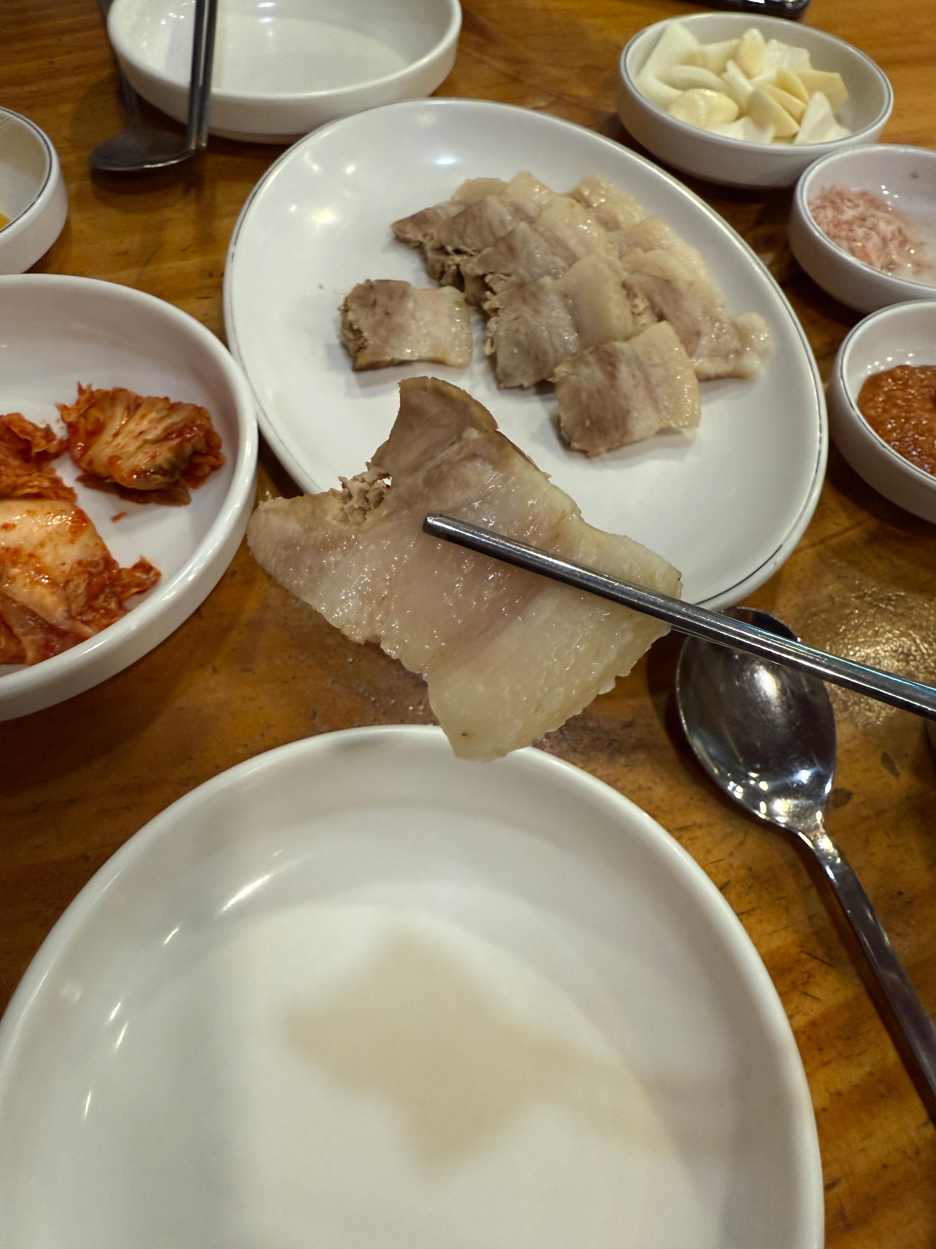 김화칼국수 수육