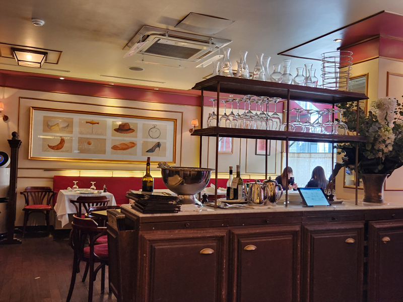 클래식한 분위기의 비스트로드욘트빌