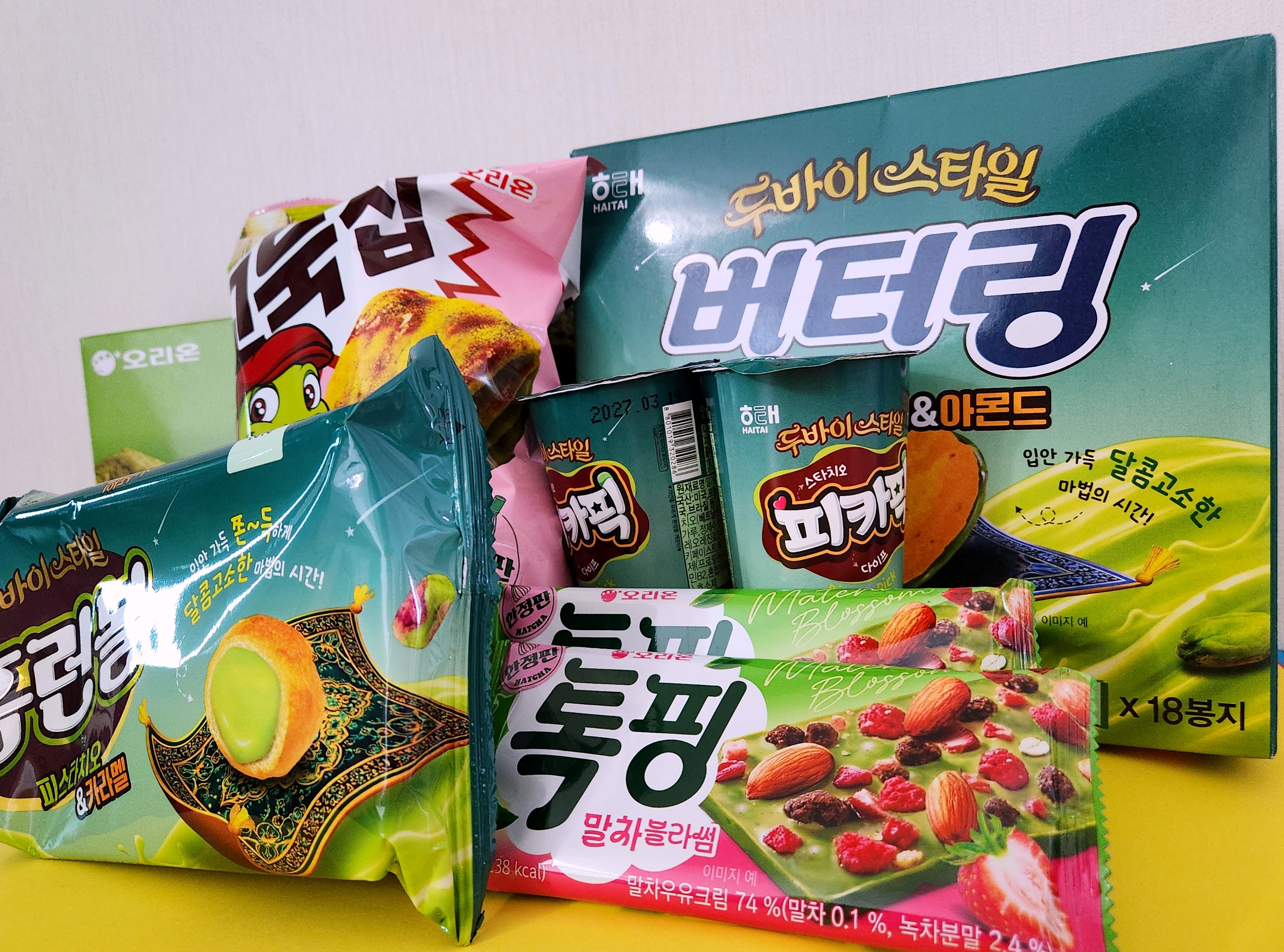 내가 직접 사온 초록색 과자들입니다.