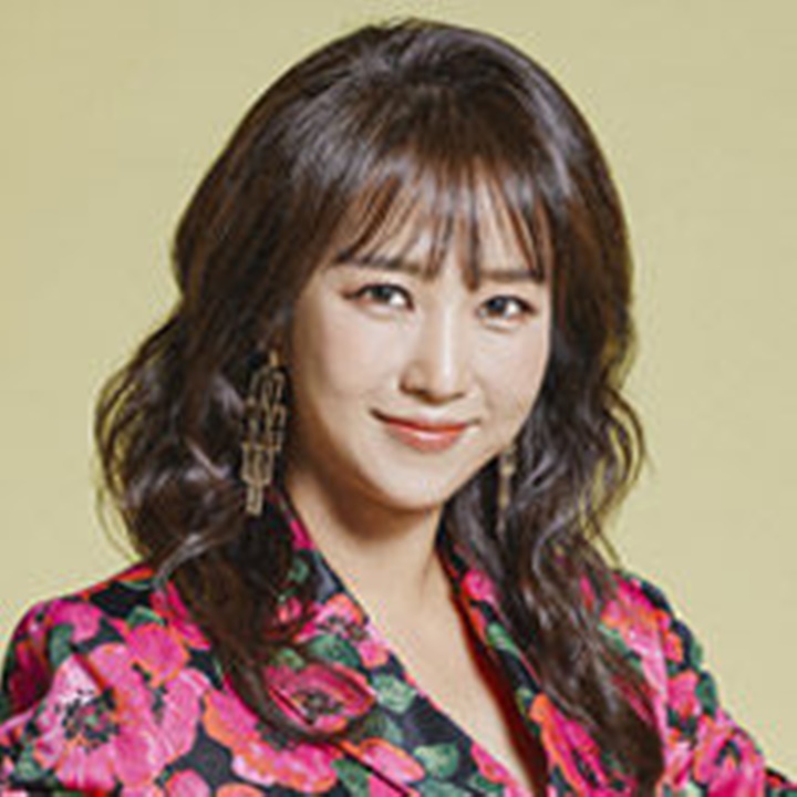 국가대표 와이프 등장인물