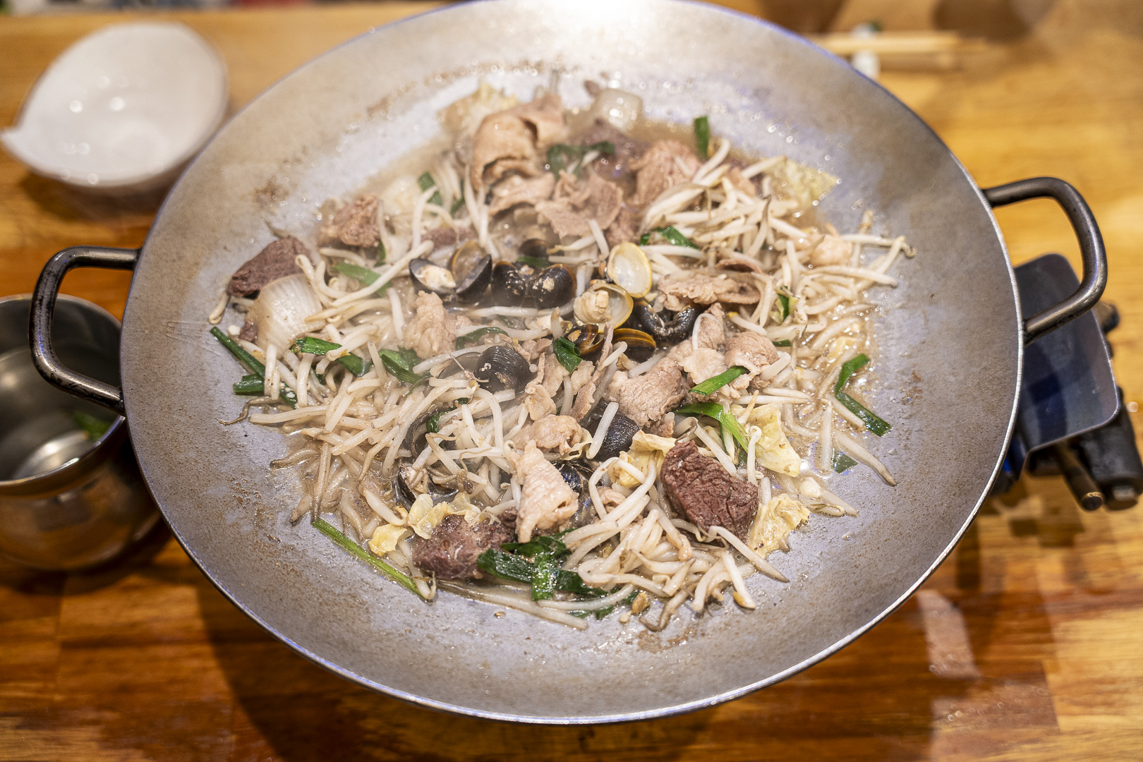 Shijimi Takiniku Kuniki — Shinsaibashi: A flat-top-style dish holding meat, bean sprouts and vegetables.
