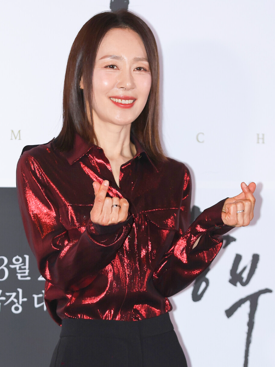  배우 문정희 프로필│나이 학력│결혼과 남편 이야기│프랑스 유학과 외국어 실력│드라마&middot;영화 작품과 2025년 최신 근황 정리