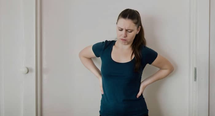 납작한 슬리퍼, 허리통증의 주범