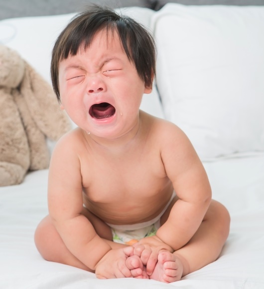 구내염이 아파서 우는 아기