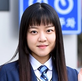 고아성 프로필 나이 학력 인스타 및 고아성 천추골 골절 근황 (천추골 골절이란)