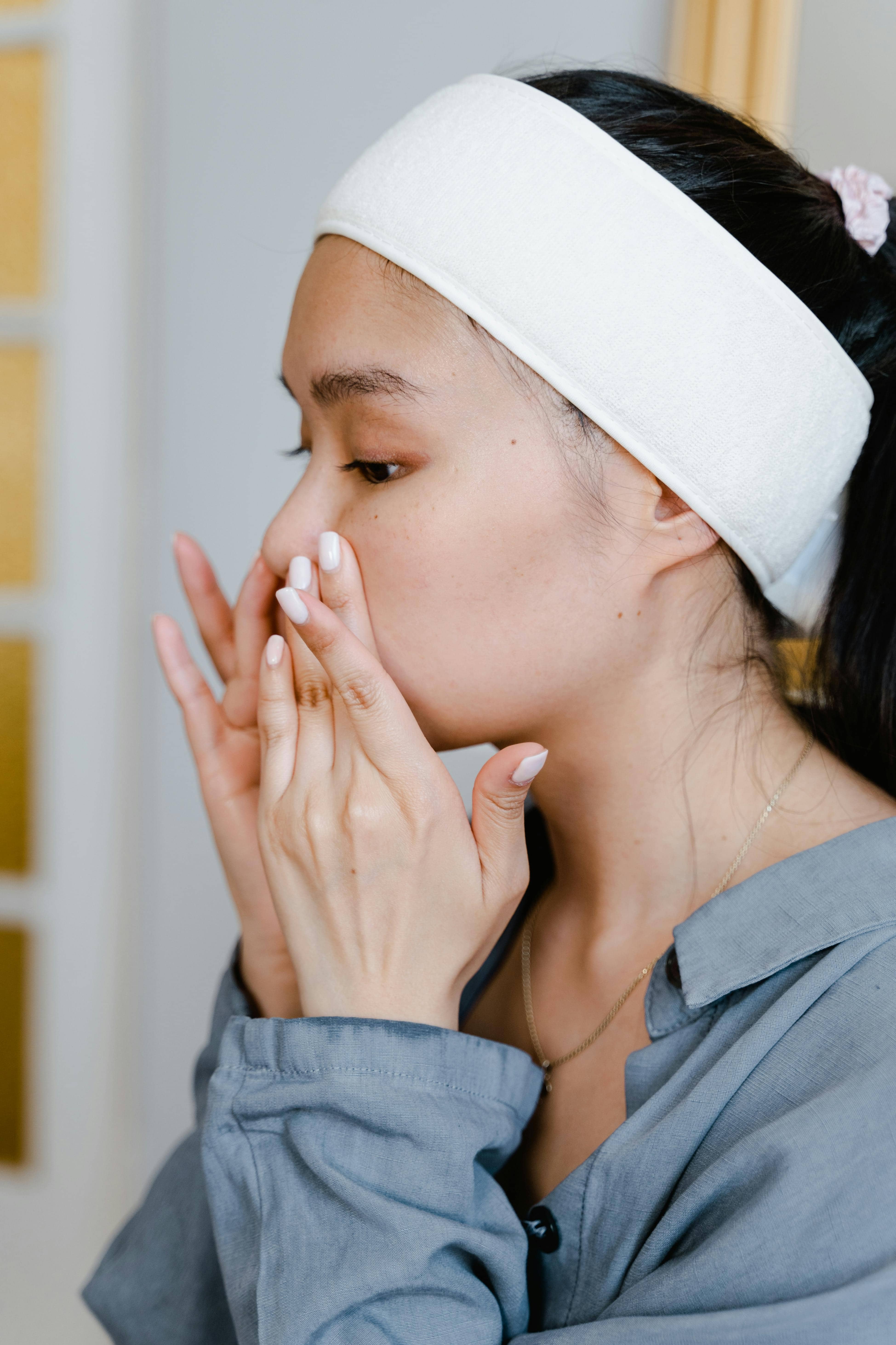 여름철 피지 폭발, 화장 망치는 원인과 해결법