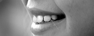 윗니가-빠지는-꿈-사진