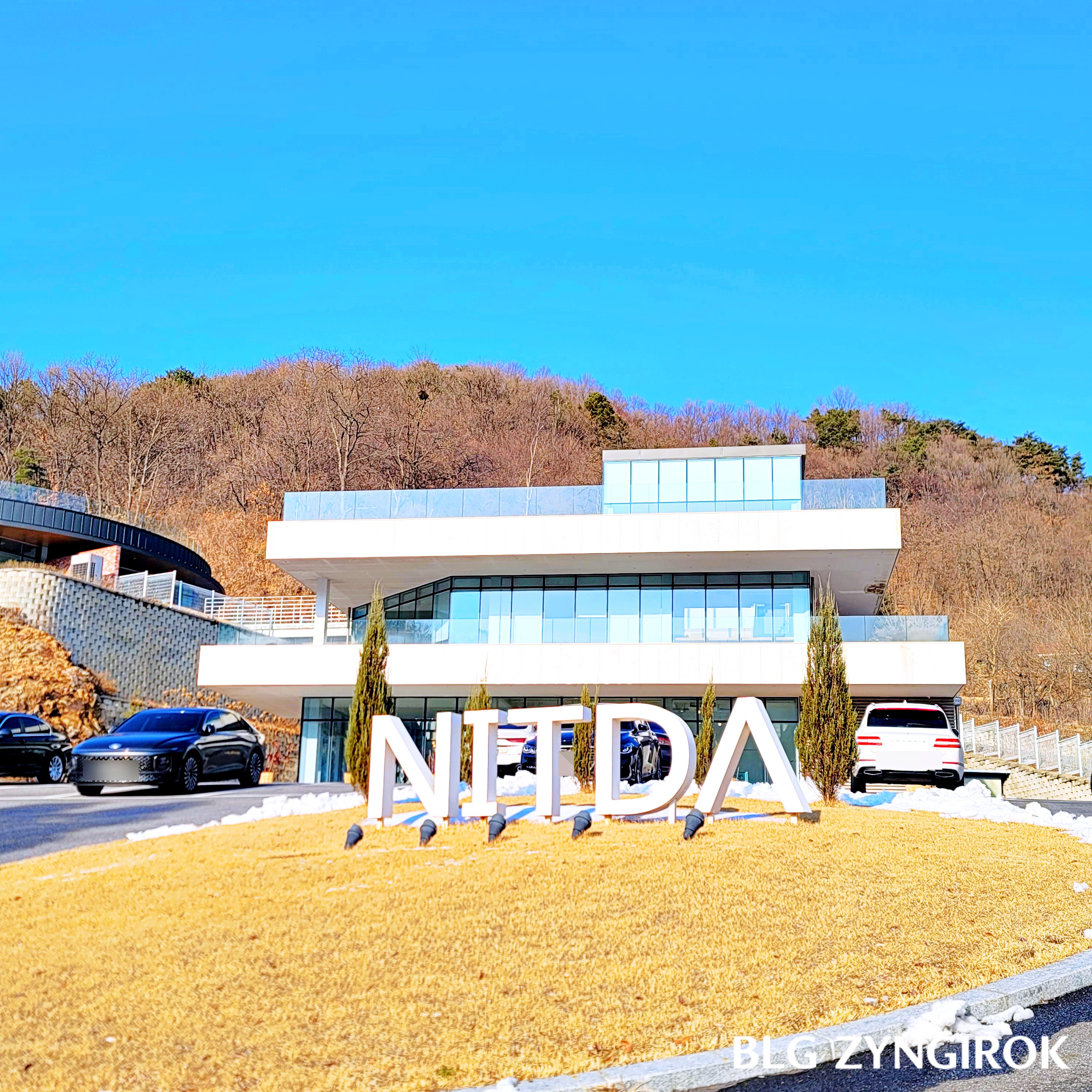 양주 카페 닛다 외관 - 건물 정면 모습이다.