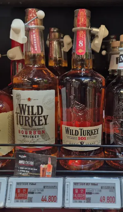 와일트 터키 버번 및 101 8년