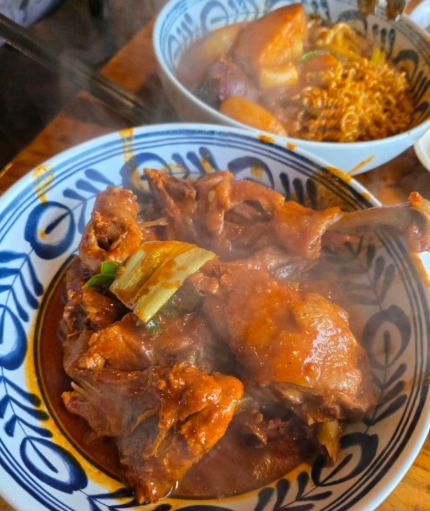 극한직업-춘천-가마솥-닭볶음탕