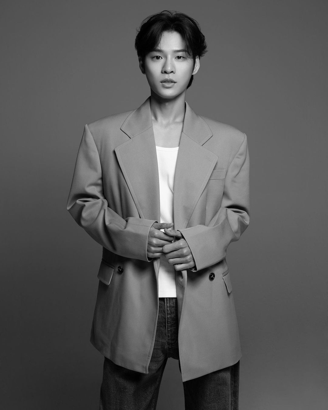 윤지온