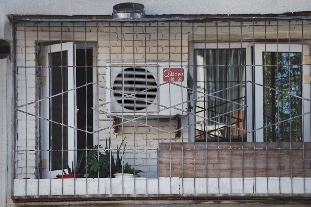Air conditioner.