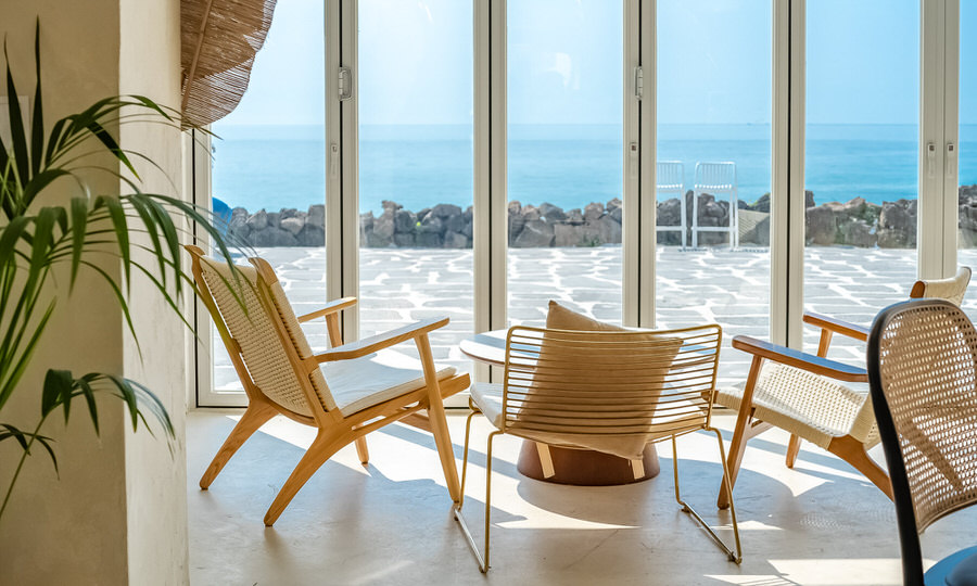 애월 바다 카페 (AI 생성)