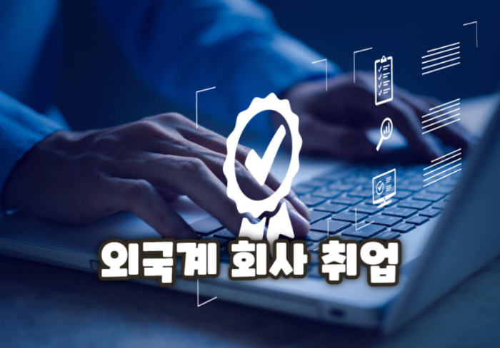 노트북 타이핑 하는 사진