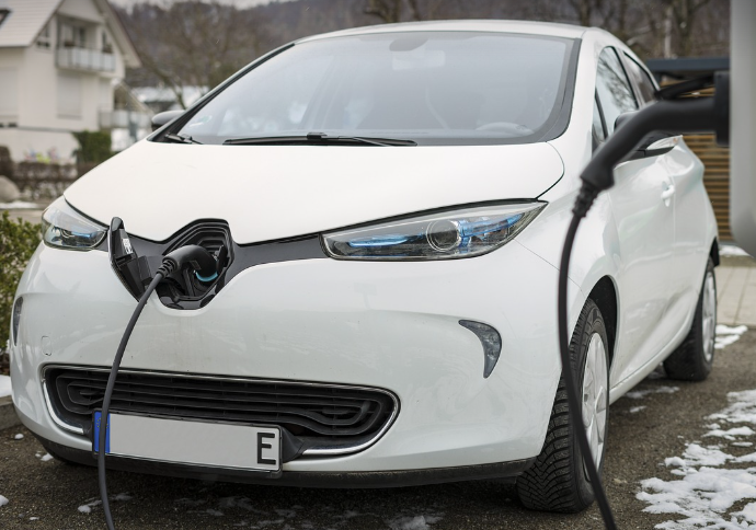 전기차 vs 하이브리드차, 어떤 게 더 친환경적일까?