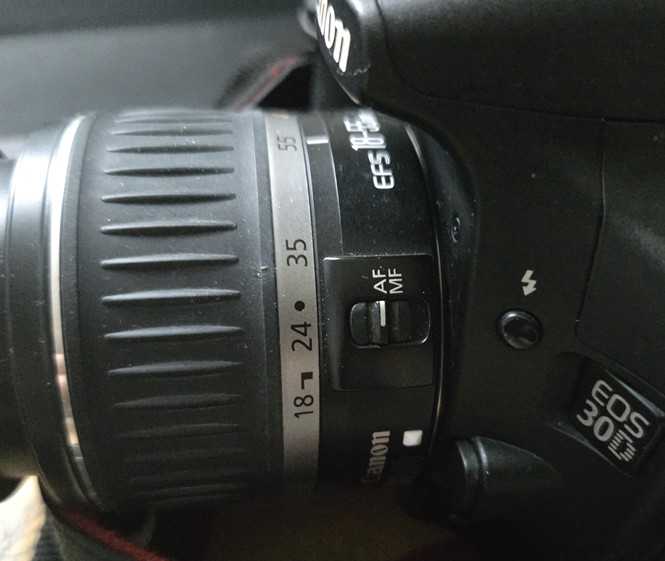 Canon EOS 30D 가이드북 속 ‘초점 잠금(AF Lock)’ 기능을 활용한 촬영 방식의 본질