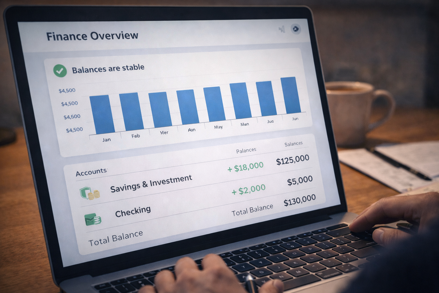 월별 잔액이 안정적으로 유지되는 금융 대시보드