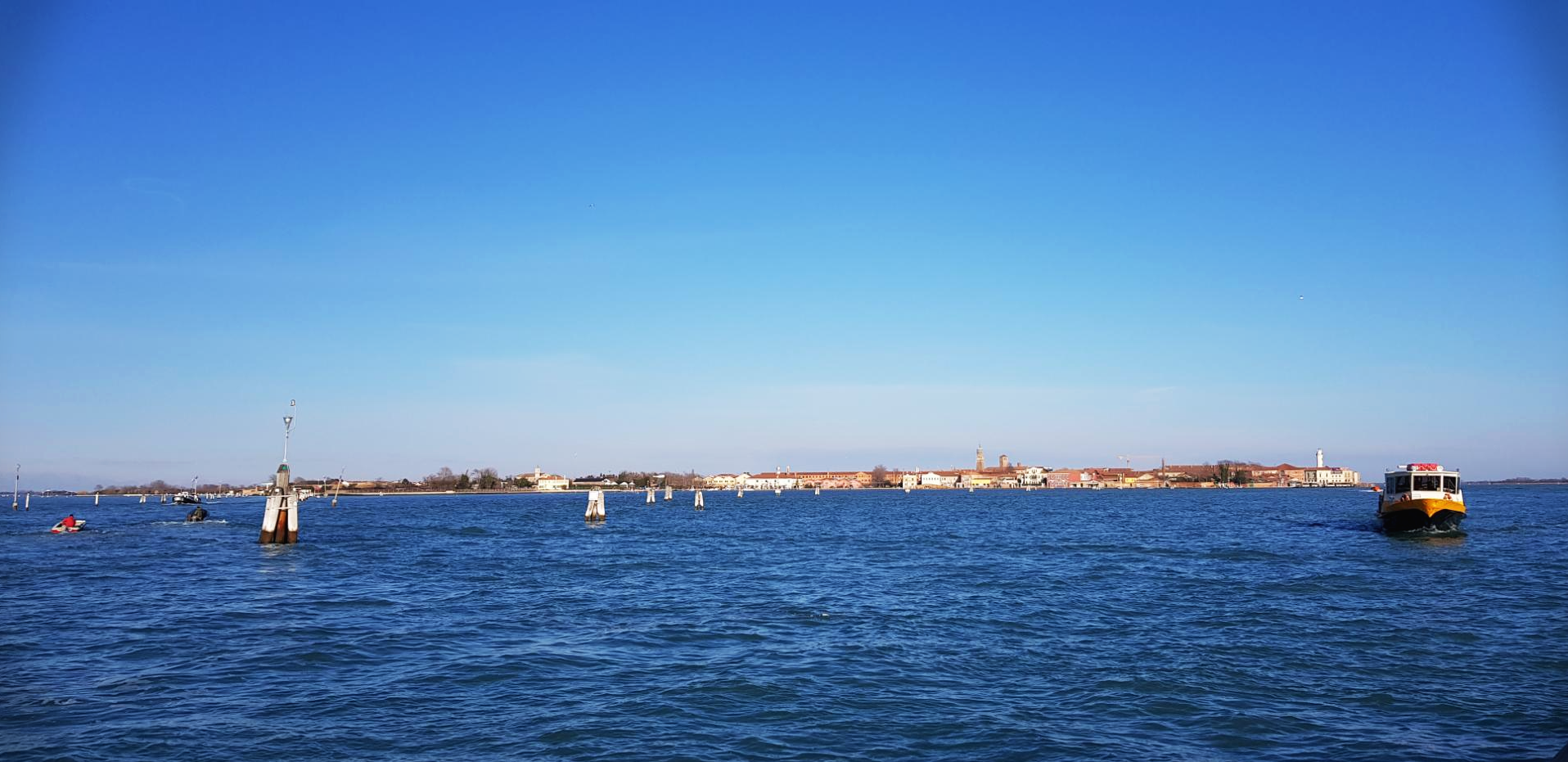 베네치아 수상버스 위에서 본 바다