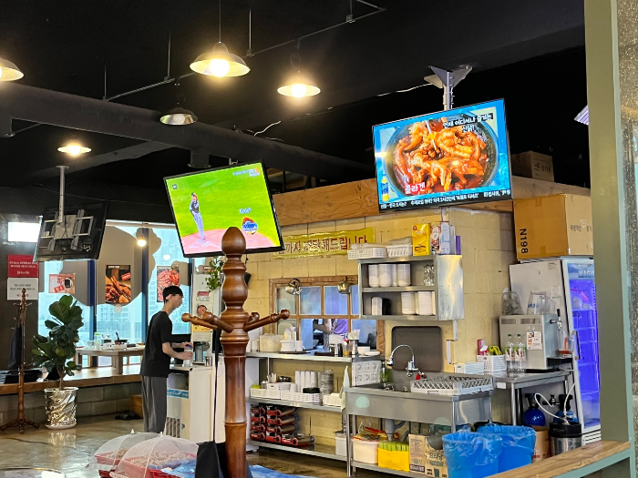 신라의 닭발 내부 모습 2